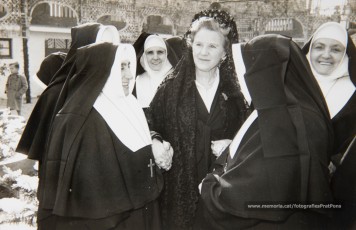 5/12/1954: benedicció del monument a Maria Immaculada, erigit per les Religioses Filles de Sant Josep als jardins de la Clínica de Sant Josep, per perpetuar les festes jubilars de l’Any Marià. Beneït per l’arxiprest Valentí Gibert i apadrinat per l’alcalde Prat Pons i la seva esposa, Dolors Pujol.