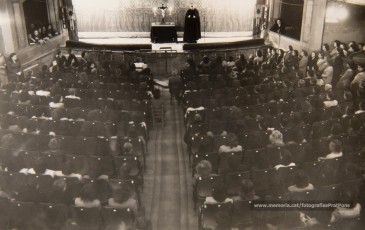 Celebració del IV Centenari de l’Aprovació Pontifícia del Llibre d’Exercicis Espirituals de Sant Ignasi (a la Seu, a la Cova i al Teatre Kursaal), XXV aniversari de la Obra d’Exercicis Parroquials (OEP) a Catalunya i col·locació de la primera pedra de l’església del Rapte. (17/5/1948).