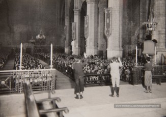 Celebració del IV Centenari de l’Aprovació Pontifícia del Llibre d’Exercicis Espirituals de Sant Ignasi (a la Seu, a la Cova i al Teatre Kursaal), XXV aniversari de la Obra d’Exercicis Parroquials (OEP) a Catalunya i col·locació de la primera pedra de l’església del Rapte. (17/5/1948).