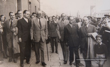 Celebració del IV Centenari de l’Aprovació Pontifícia del Llibre d’Exercicis Espirituals de Sant Ignasi (a la Seu, a la Cova i al Teatre Kursaal), XXV aniversari de la Obra d’Exercicis Parroquials (OEP) a Catalunya i col·locació de la primera pedra de l’església del Rapte. (17/5/1948).