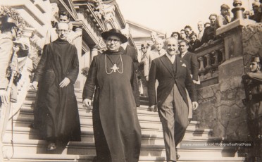 Celebració del IV Centenari de l’Aprovació Pontifícia del Llibre d’Exercicis Espirituals de Sant Ignasi (a la Seu, a la Cova i al Teatre Kursaal), XXV aniversari de la Obra d’Exercicis Parroquials (OEP) a Catalunya i col·locació de la primera pedra de l’església del Rapte. (17/5/1948).