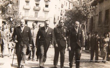 Celebració del IV Centenari de l’Aprovació Pontifícia del Llibre d’Exercicis Espirituals de Sant Ignasi (a la Seu, a la Cova i al Teatre Kursaal), XXV aniversari de la Obra d’Exercicis Parroquials (OEP) a Catalunya i col·locació de la primera pedra de l’església del Rapte. (17/5/1948).