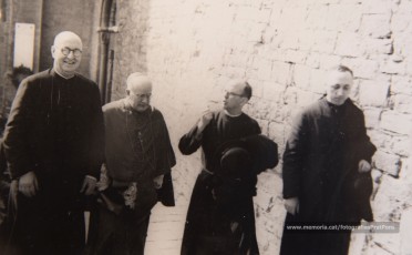 Celebració del IV Centenari de l’Aprovació Pontifícia del Llibre d’Exercicis Espirituals de Sant Ignasi (a la Seu, a la Cova i al Teatre Kursaal), XXV aniversari de la Obra d’Exercicis Parroquials (OEP) a Catalunya i col·locació de la primera pedra de l’església del Rapte. (17/5/1948).