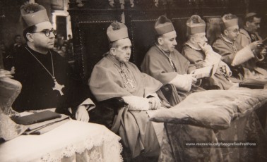 Celebració del IV Centenari de l’Aprovació Pontifícia del Llibre d’Exercicis Espirituals de Sant Ignasi (a la Seu, a la Cova i al Teatre Kursaal), XXV aniversari de la Obra d’Exercicis Parroquials (OEP) a Catalunya i col·locació de la primera pedra de l’església del Rapte. (17/5/1948).