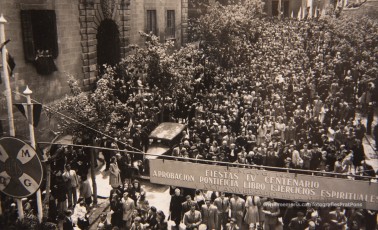 Celebració del IV Centenari de l’Aprovació Pontifícia del Llibre d’Exercicis Espirituals de Sant Ignasi (a la Seu, a la Cova i al Teatre Kursaal), XXV aniversari de la Obra d’Exercicis Parroquials (OEP) a Catalunya i col·locació de la primera pedra de l’església del Rapte. (17/5/1948).
