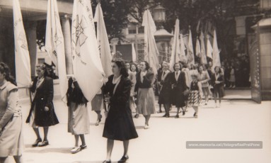 Celebració del IV Centenari de l’Aprovació Pontifícia del Llibre d’Exercicis Espirituals de Sant Ignasi (a la Seu, a la Cova i al Teatre Kursaal), XXV aniversari de la Obra d’Exercicis Parroquials (OEP) a Catalunya i col·locació de la primera pedra de l’església del Rapte. (17/5/1948).
