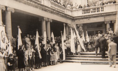 Celebració del IV Centenari de l’Aprovació Pontifícia del Llibre d’Exercicis Espirituals de Sant Ignasi (a la Seu, a la Cova i al Teatre Kursaal), XXV aniversari de la Obra d’Exercicis Parroquials (OEP) a Catalunya i col·locació de la primera pedra de l’església del Rapte. (17/5/1948).