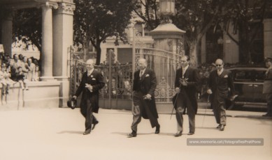 Celebració del IV Centenari de l’Aprovació Pontifícia del Llibre d’Exercicis Espirituals de Sant Ignasi (a la Seu, a la Cova i al Teatre Kursaal), XXV aniversari de la Obra d’Exercicis Parroquials (OEP) a Catalunya i col·locació de la primera pedra de l’església del Rapte. (17/5/1948).
