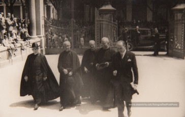 Celebració del IV Centenari de l’Aprovació Pontifícia del Llibre d’Exercicis Espirituals de Sant Ignasi (a la Seu, a la Cova i al Teatre Kursaal), XXV aniversari de la Obra d’Exercicis Parroquials (OEP) a Catalunya i col·locació de la primera pedra de l’església del Rapte. (17/5/1948).
