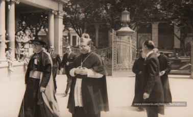 Celebració del IV Centenari de l’Aprovació Pontifícia del Llibre d’Exercicis Espirituals de Sant Ignasi (a la Seu, a la Cova i al Teatre Kursaal), XXV aniversari de la Obra d’Exercicis Parroquials (OEP) a Catalunya i col·locació de la primera pedra de l’església del Rapte. (17/5/1948).