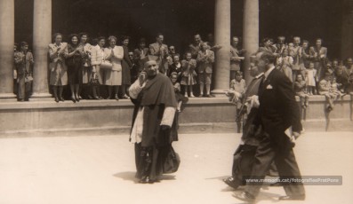 Celebració del IV Centenari de l’Aprovació Pontifícia del Llibre d’Exercicis Espirituals de Sant Ignasi (a la Seu, a la Cova i al Teatre Kursaal), XXV aniversari de la Obra d’Exercicis Parroquials (OEP) a Catalunya i col·locació de la primera pedra de l’església del Rapte. (17/5/1948).