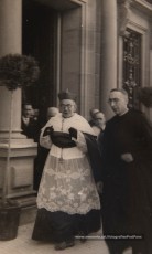 Celebració del IV Centenari de l’Aprovació Pontifícia del Llibre d’Exercicis Espirituals de Sant Ignasi (a la Seu, a la Cova i al Teatre Kursaal), XXV aniversari de la Obra d’Exercicis Parroquials (OEP) a Catalunya i col·locació de la primera pedra de l’església del Rapte. (17/5/1948).