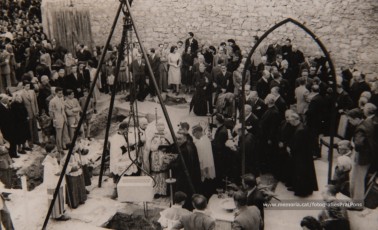 Celebració del IV Centenari de l’Aprovació Pontifícia del Llibre d’Exercicis Espirituals de Sant Ignasi (a la Seu, a la Cova i al Teatre Kursaal), XXV aniversari de la Obra d’Exercicis Parroquials (OEP) a Catalunya i col·locació de la primera pedra de l’església del Rapte. (17/5/1948).