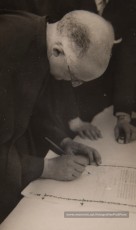 Celebració del IV Centenari de l’Aprovació Pontifícia del Llibre d’Exercicis Espirituals de Sant Ignasi (a la Seu, a la Cova i al Teatre Kursaal), XXV aniversari de la Obra d’Exercicis Parroquials (OEP) a Catalunya i col·locació de la primera pedra de l’església del Rapte. (17/5/1948).