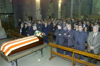 1/11/2000. Funeral de Jacint Carrió i Vilaseca a l’església del Carme de Manresa. Carrió va morir el 31 d’octubre de 2000 d’una insuficiència coronària. (Regió 7)