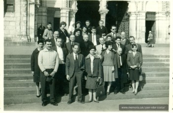 Joan Vilar i Costa amb els seus germans i nebots de visita a Lourdes, entre els anys 1950-1960. Arxiu Comarcal del Bages (ACBG). Fons Joan Vilar Costa.