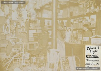 (2/4) Any 1910 o 1911. Seccions de paraigües, de joguines, de rellotgeria, de joieria i argenteria