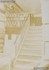 (2/7) Any 1910 o 1911. Vistes generals de les diferents seccions de la botiga.