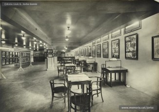 (2/3) Febrer 1933. Quart pis; seccions de telègrafs, telèfons, cables i ràdios; secció de lectura i biblioteca. Pere Jorba Rius, amb una gran visió comercial, va posar en aquests grans magatzems serveis complementaris per fidelitzar la clientela.