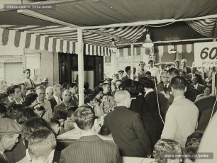 (8/11) Maig de 1959. Rifa de diferents aparells i electrodomèstics. El primer premi era un televisor, el segon una ràdio i el tercer una màquina d’afaitar.