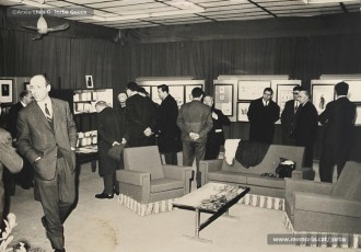 (1/7) Febrer de 1967. Acte de presentació, amb la intervenció de Pere Jorba Puigsubirà, i visita dels assistents a l’exposició.