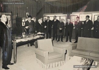 (4/7) Febrer de 1967. Acte de presentació, amb la intervenció de Pere Jorba Puigsubirà, i visita dels assistents a l’exposició.