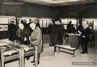(5/7) Febrer de 1967. Acte de presentació, amb la intervenció de Pere Jorba Puigsubirà, i visita dels assistents a l’exposició.