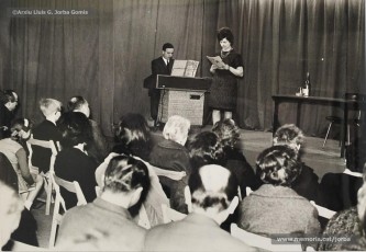 (1/4) Febrer de 1967. Recital de cançons d’Apel·les Mestres interpretades per Sabina Fornell Morató (1929-2016), cantaire de l'Orfeó Manresà i poetessa, acompanyada a l’orgue per Ignasi Torras Garcia, mestre de capella de la Seu.