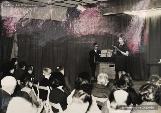 (2/4) Febrer de 1967. Recital de cançons d’Apel·les Mestres interpretades per Sabina Fornell Morató (1929-2016), cantaire de l'Orfeó Manresà i poetessa, acompanyada a l’orgue per Ignasi Torras Garcia, mestre de capella de la Seu.