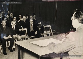 (4/6) 5/3/1967. Conferència sobre Apel·les Mestres a càrrec d’Antoni Boada, publicista i promotor de l’exposició. Pere Jorba Puigsubirà presenta el conferenciant.