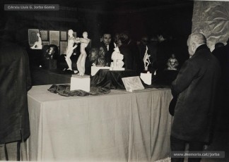 (7/29) 20/2/1969. Vistes de l’exposició de pintures, dibuixos i escultures de Lluís Uró.
