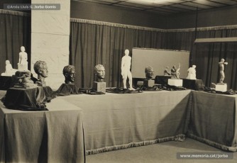 (13/29) 20/2/1969. Vistes de l’exposició de pintures, dibuixos i escultures de Lluís Uró.