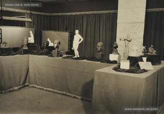 (18/29) 20/2/1969. Vistes de l’exposició de pintures, dibuixos i escultures de Lluís Uró.