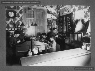 (2/2) Any 1917. Secció de venda de rellotges i rellotgeria.