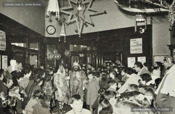 (3/3) 27/12/1958. Entrada del seguici de l’emissari reial.