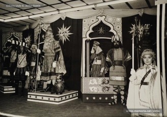 (7/16) 5/1/1967. El Rei blanc, el Rei ros i el Rei negre asseguts als seus trons per entregar els regals als nens. Cada any els Reis lliuraven més de mil paquets. Les persones que els representaven eren, respectivament, Ignasi Closas, Ramon Sibila i Tomàs Serra.