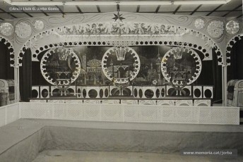 (3/15) 5/1/1968. La quitxalla i els seus pares van a buscar els regals de Reis. El rei Melcior el representa Ignasi Closas; el rei Gaspar, Antoni Barguet; i el rei Baltasar, Josep Serra.