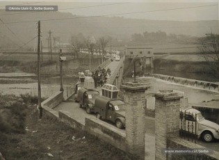 (1/6) 22/12/1967. Aquest any, la cavalcada del príncep Assuhan es va organitzar a les Manufactures Isidre Puig de Navarcles, situades a prop de Sant Benet de Bages. Des d'aquest indret, pel carrer Monestir, es van dirigir cap al centre de la població.