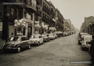 (2/21) 19/12/1967. Caravana del príncep Assuhan baixant per la carretera de Vic i la Muralla de Sant Domènec de Manresa fins a Can Jorba