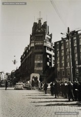(13/28) Desembre de 1968. Entrada a Manresa per la Muralla de Sant Francesc. La cavalcada del Príncep Assuhan pujant per la Muralla de Sant Francesc i arribada a Cal Jorba.