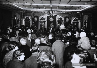 (11/16) 5/1/1967. El Rei blanc, el Rei ros i el Rei negre asseguts als seus trons per entregar els regals als nens. Cada any els Reis lliuraven més de mil paquets. Les persones que els representaven eren, respectivament, Ignasi Closas, Ramon Sibila i Tomàs Serra.