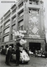 (5/10) 19/12/1966. Entrada de la cavalcada del príncep Assuhan a la plaça de Sant Domènec.