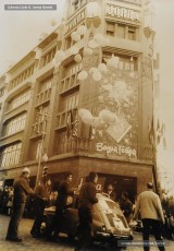 (6/10) 19/12/1966. Entrada de la cavalcada del príncep Assuhan a la plaça de Sant Domènec.