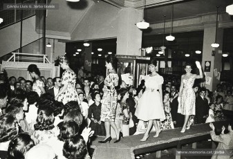 (13/21) 5/6/1960. Desfilada de models amb Miss Cotó i desfilada de models infantils.
