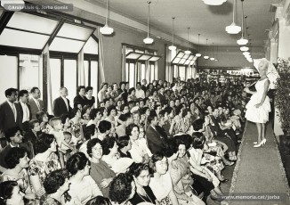 (16/21) 5/6/1960. Desfilada de models amb Miss Cotó i desfilada de models infantils.