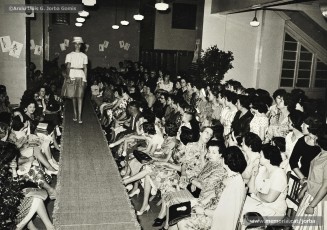 (17/21) 5/6/1960. Desfilada de models amb Miss Cotó i desfilada de models infantils.