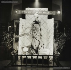 (6/7) 5/6/1960. Maniquins amb els models de roba de cotó per a l’estiu.