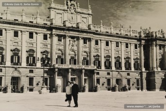 (7/7) Octubre de 1964. La parella van preferir canviar el viatge a París per un viatge per Espanya. Van visitar Madrid, El Escorial, el Valle de los Caídos, Toledo, Aranjuez, Granada, Sevilla i Barcelona.