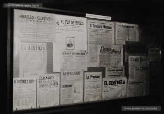 (9/33) Febrer 1970. Vistes de l’exposició. Aquesta exposició va ser important perquè, per primera vegada dins la dictadura franquista, es va poder presentar públicament la gran quantitat de premsa en català i d'esquerres que havia existit a Manresa abans de 1939.