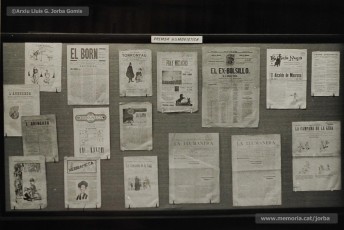 (16/33) Febrer 1970. Vistes de l’exposició. Aquesta exposició va ser important perquè, per primera vegada dins la dictadura franquista, es va poder presentar públicament la gran quantitat de premsa en català i d'esquerres que havia existit a Manresa abans de 1939.